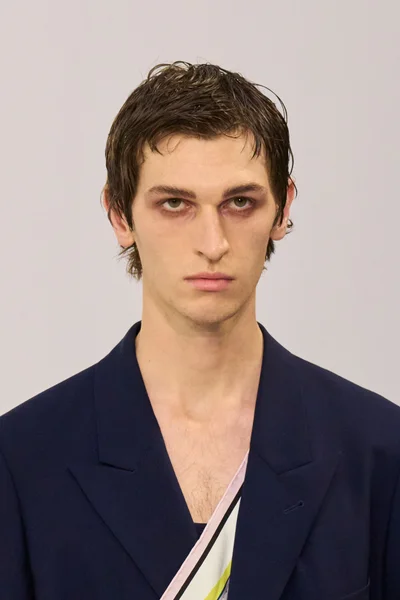 Look 150